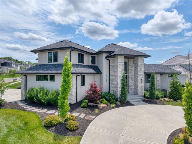 11201 W 169th Street, Overland Park, KS 66221