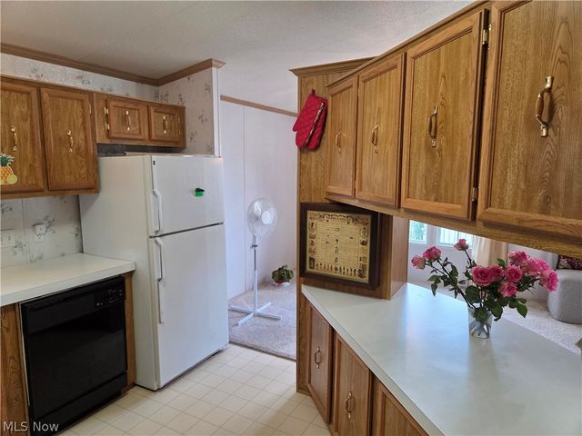 8 Maple Drive, Olmsted Twp, OH 44138
