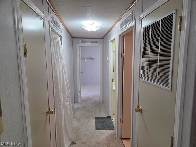 8 Maple Drive, Olmsted Twp, OH 44138