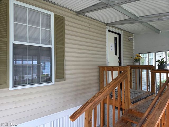 8 Maple Drive, Olmsted Twp, OH 44138