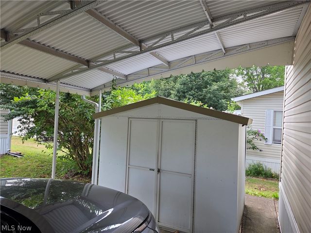 8 Maple Drive, Olmsted Twp, OH 44138