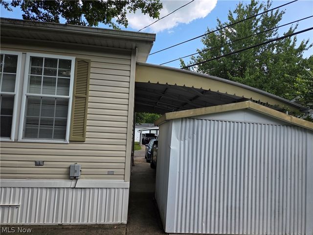 8 Maple Drive, Olmsted Twp, OH 44138