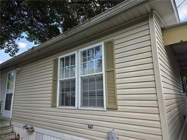 8 Maple Drive, Olmsted Twp, OH 44138