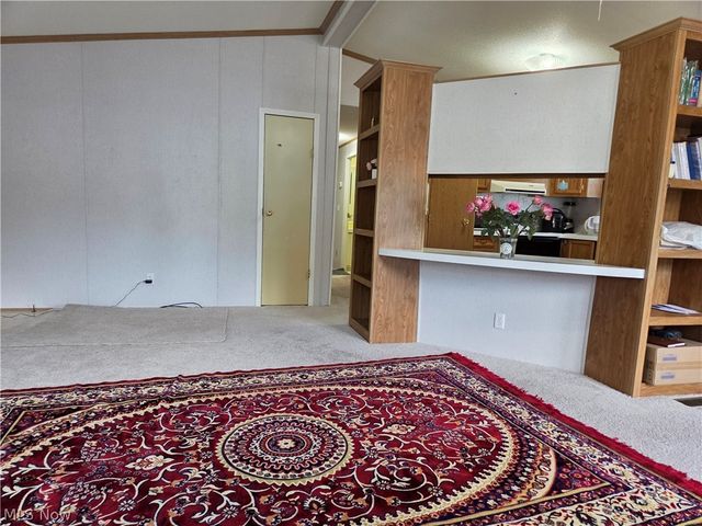 8 Maple Drive, Olmsted Twp, OH 44138