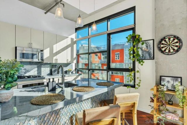 1050 Island 612, San Diego, CA 92101