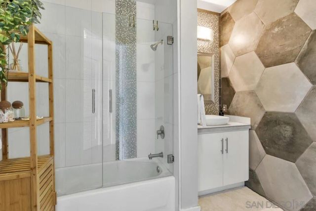 1050 Island 612, San Diego, CA 92101