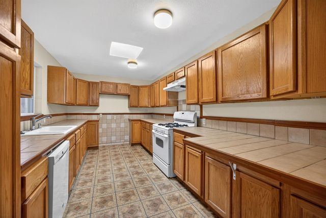 226 W Clay St, Stockton, CA 95206