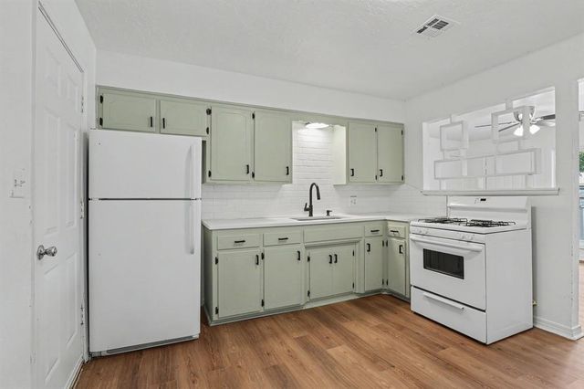 3805 SW 40th Place, Oklahoma City, OK 73119
