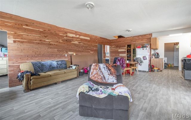 12855 Chicago Road, Dixon, MO 65459