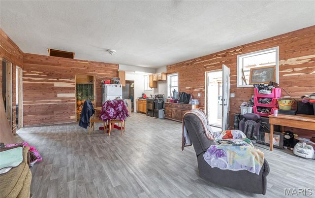 12855 Chicago Road, Dixon, MO 65459