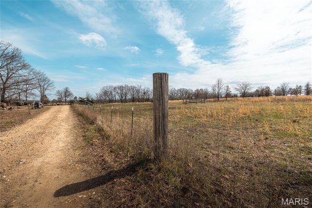 12855 Chicago Road, Dixon, MO 65459