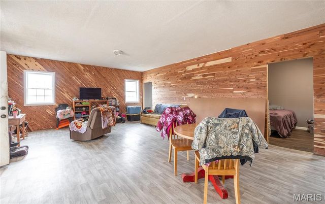 12855 Chicago Road, Dixon, MO 65459