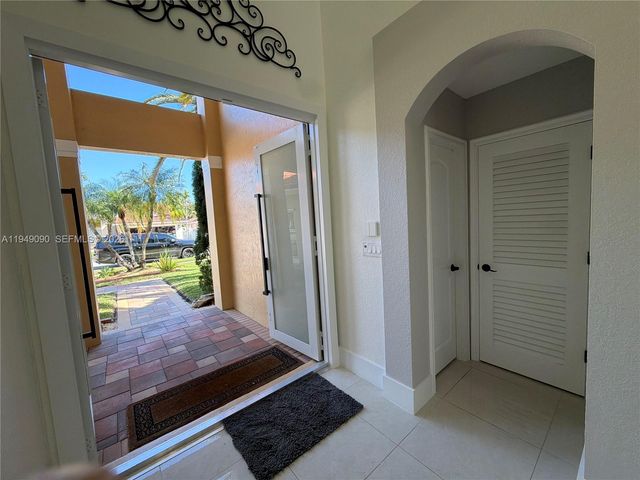 364 SW 188th Ave, Pembroke Pines, FL 33029