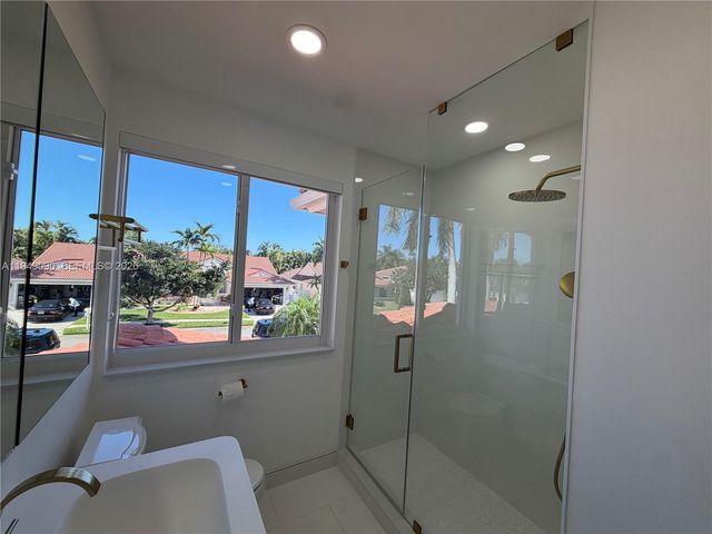 364 SW 188th Ave, Pembroke Pines, FL 33029