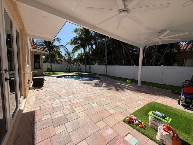 364 SW 188th Ave, Pembroke Pines, FL 33029