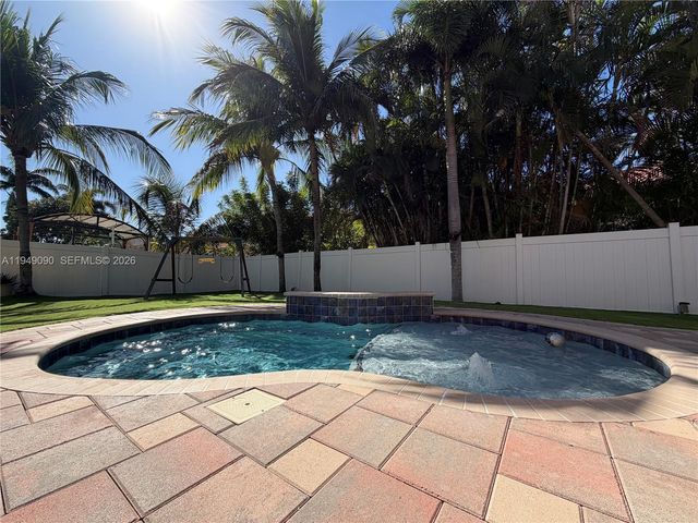 364 SW 188th Ave, Pembroke Pines, FL 33029