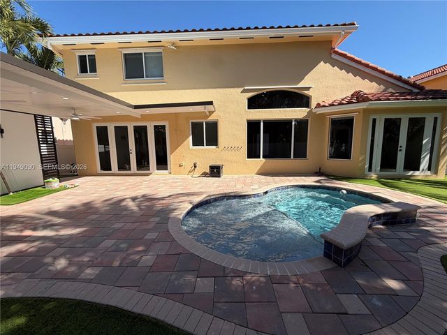 364 SW 188th Ave, Pembroke Pines, FL 33029