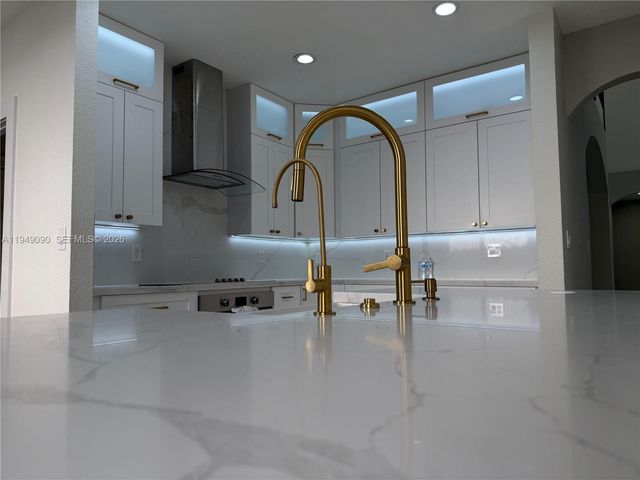 364 SW 188th Ave, Pembroke Pines, FL 33029