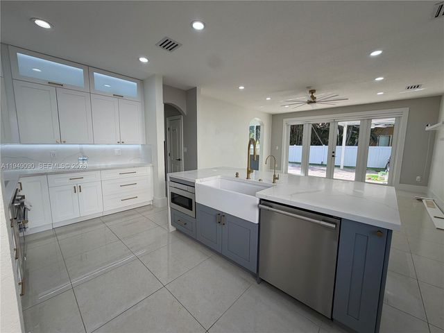 364 SW 188th Ave, Pembroke Pines, FL 33029