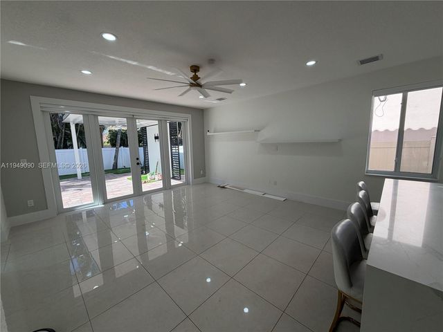 364 SW 188th Ave, Pembroke Pines, FL 33029