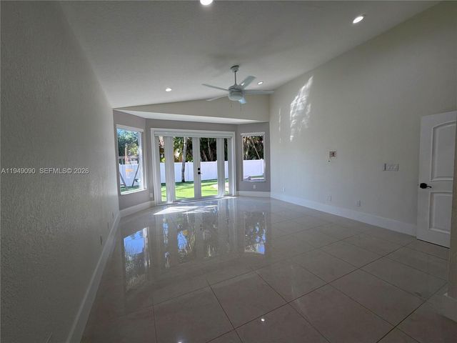 364 SW 188th Ave, Pembroke Pines, FL 33029