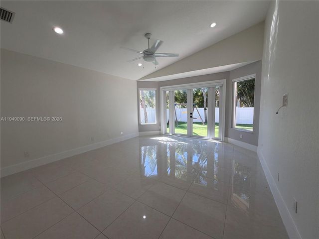 364 SW 188th Ave, Pembroke Pines, FL 33029
