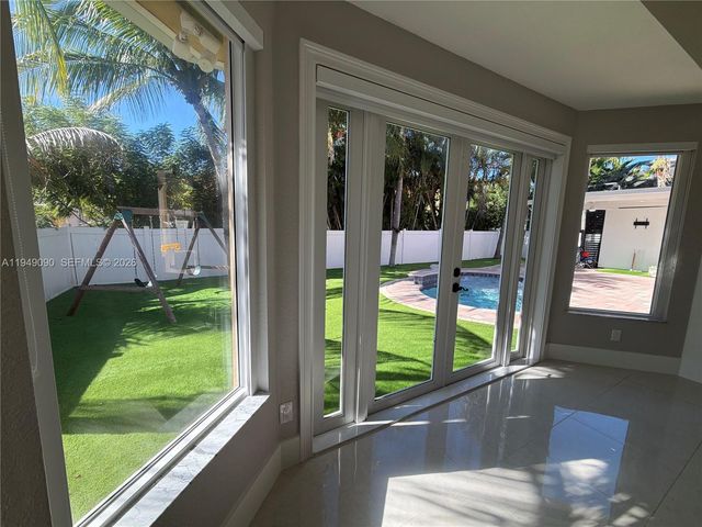 364 SW 188th Ave, Pembroke Pines, FL 33029