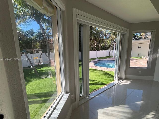 364 SW 188th Ave, Pembroke Pines, FL 33029