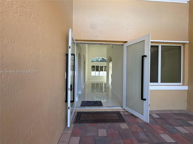 364 SW 188th Ave, Pembroke Pines, FL 33029