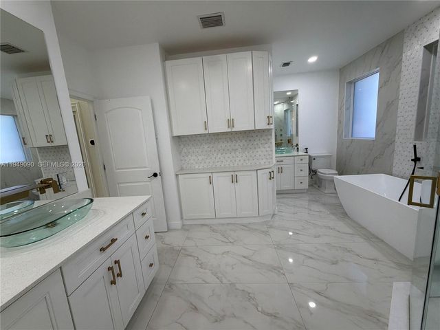 364 SW 188th Ave, Pembroke Pines, FL 33029