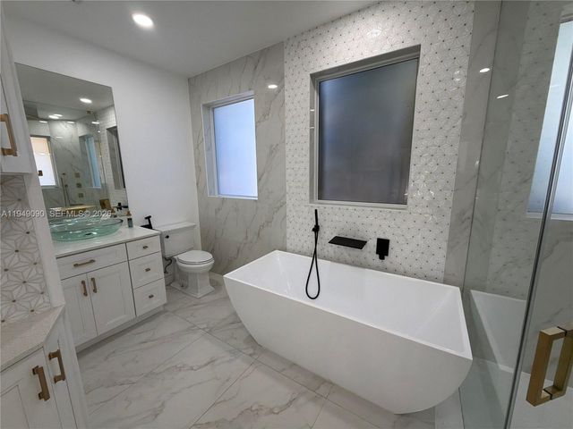 364 SW 188th Ave, Pembroke Pines, FL 33029