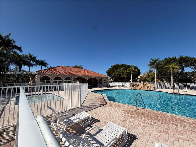 364 SW 188th Ave, Pembroke Pines, FL 33029