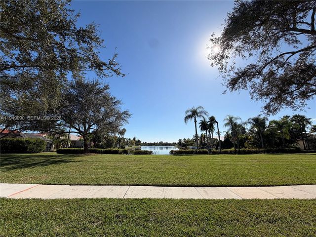 364 SW 188th Ave, Pembroke Pines, FL 33029