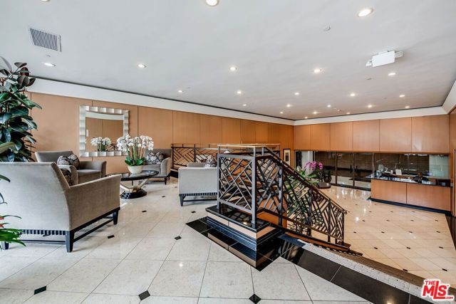 211 S Spalding Drive 109S, Beverly Hills, CA 90212