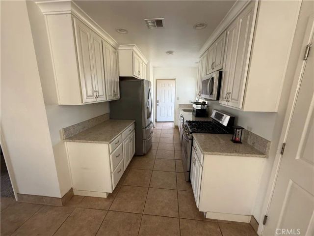 1064 Tioga, Manteca, CA 95337
