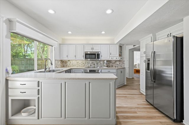 3800 Aspenwood Drive, Bedford, TX 76021