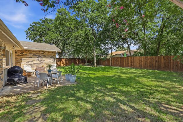 3800 Aspenwood Drive, Bedford, TX 76021