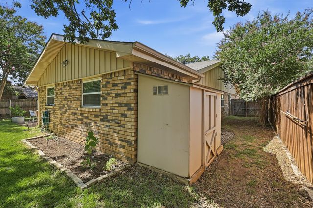 3800 Aspenwood Drive, Bedford, TX 76021