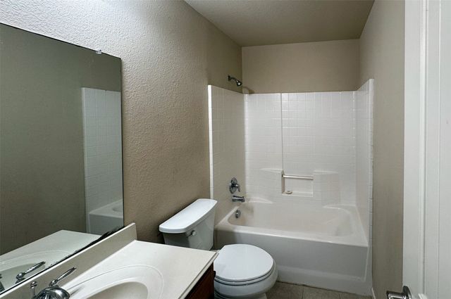 2016 Kings Forest Drive, Heartland, TX 75126