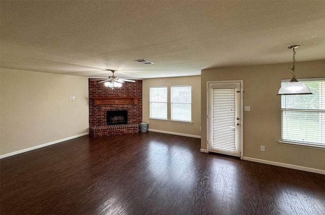 2016 Kings Forest Drive, Heartland, TX 75126