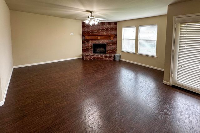 2016 Kings Forest Drive, Heartland, TX 75126