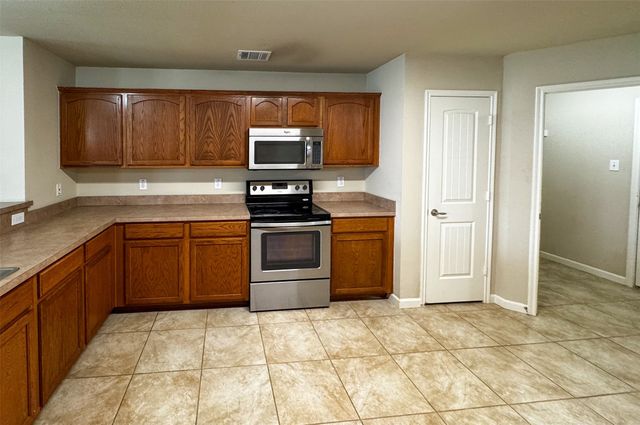 2016 Kings Forest Drive, Heartland, TX 75126