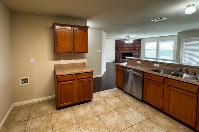 2016 Kings Forest Drive, Heartland, TX 75126