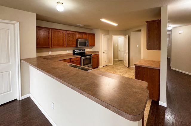 2016 Kings Forest Drive, Heartland, TX 75126