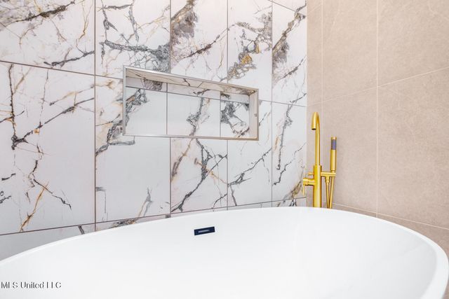 5 Hanging Oak Circle, Gulfport, MS 39507