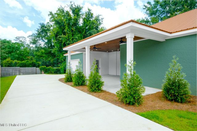 5 Hanging Oak Circle, Gulfport, MS 39507