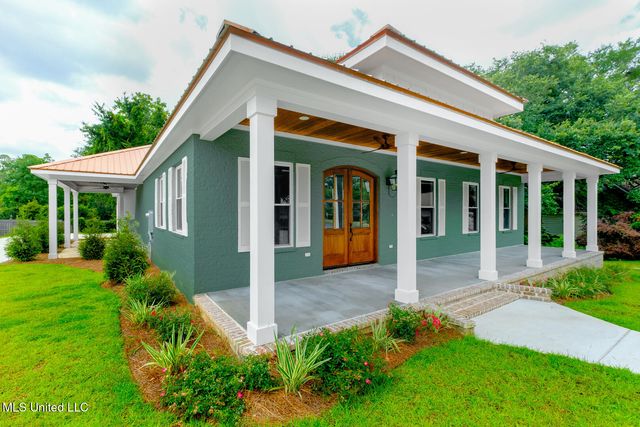 5 Hanging Oak Circle, Gulfport, MS 39507