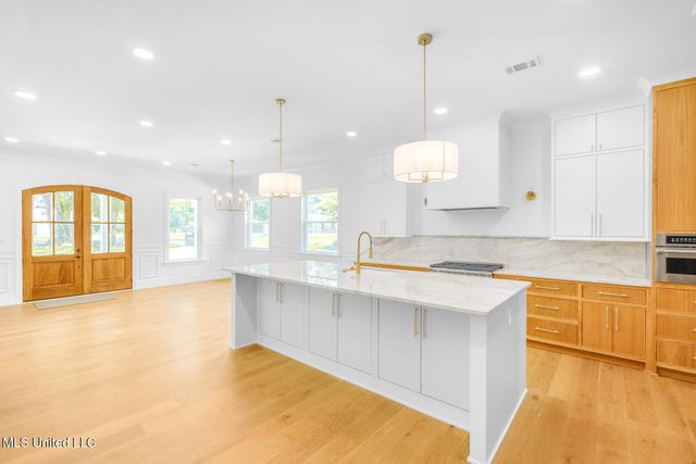 5 Hanging Oak Circle, Gulfport, MS 39507