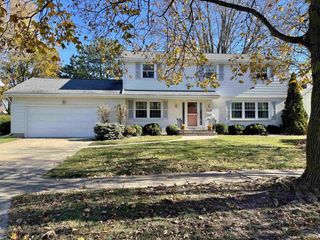 2608 BEECHWOOD COURT, Appleton, WI 54911