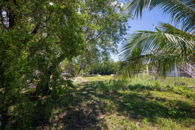 27398 Jamaica Lane, Ramrod Key, FL 33042